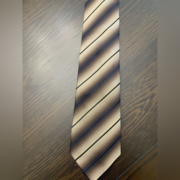 Van Heusen Other - Van Heusen striped tie